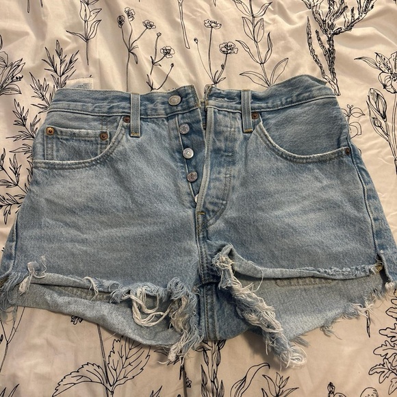 Levi’s Blue Women's Distressed 501 Shorts - Picture 1 of 5